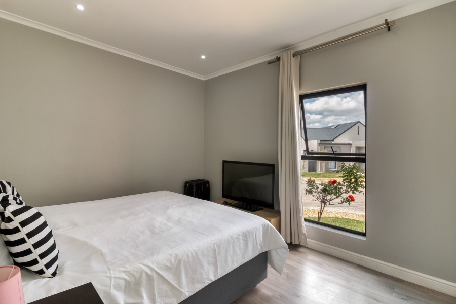 4 Bedroom Property for Sale in Aan de Wijnlanden Western Cape